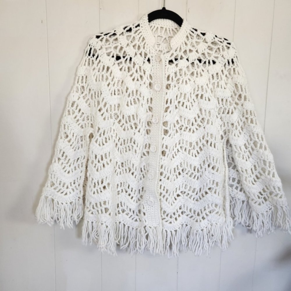 Vintage Crochet Shawl Poncho 70s Witchy Boho bohemian Cottagecore White Fringe
